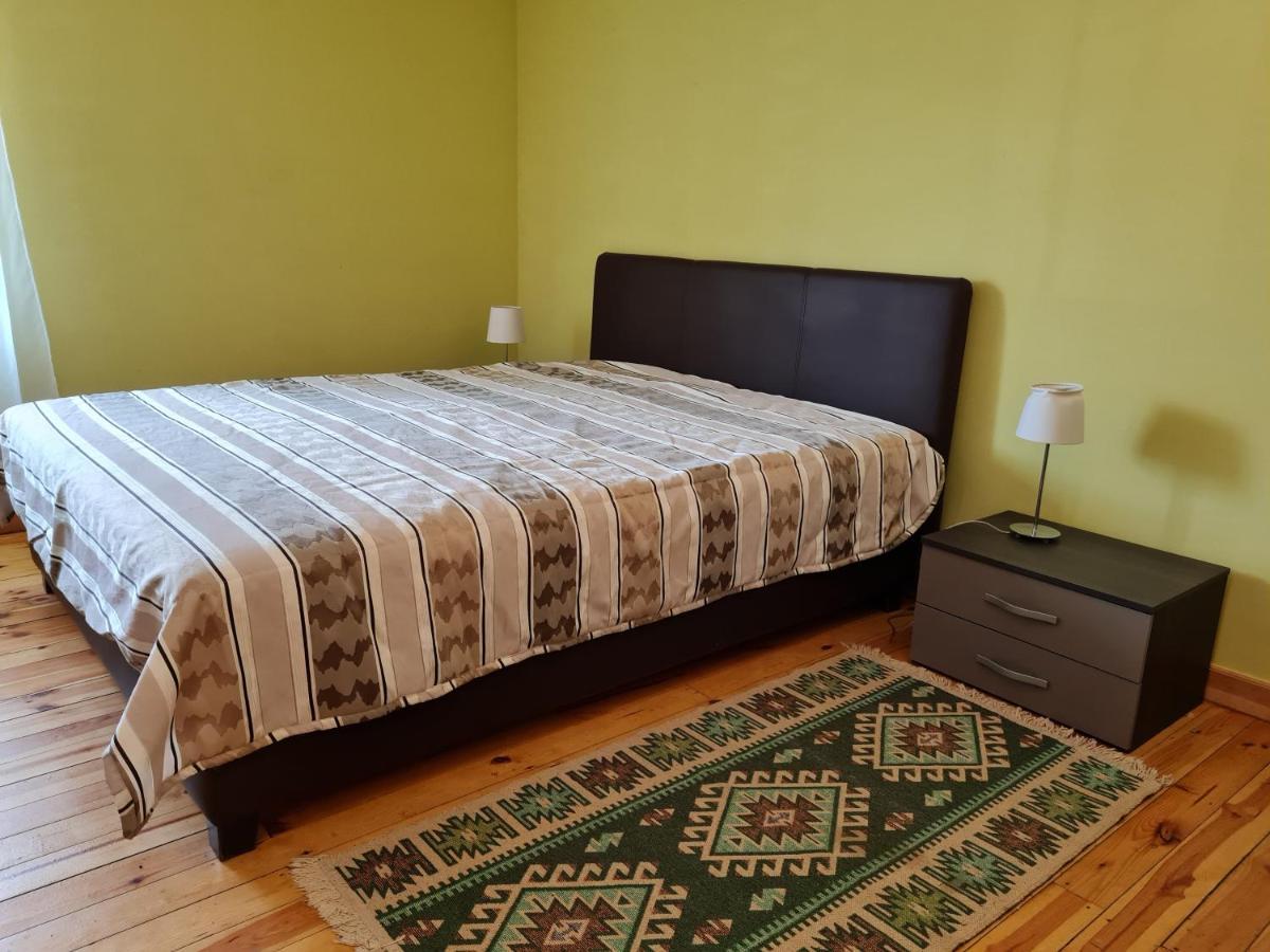 Anna Bella Apartman Gyula Bagian luar foto